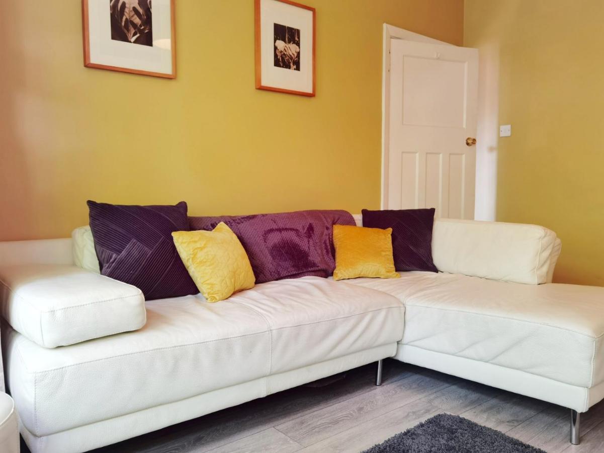 ノッティンガム Perry Road, Beautiful Large House Available For Guests And Contractors Parking Wifiヴィラ エクステリア 写真