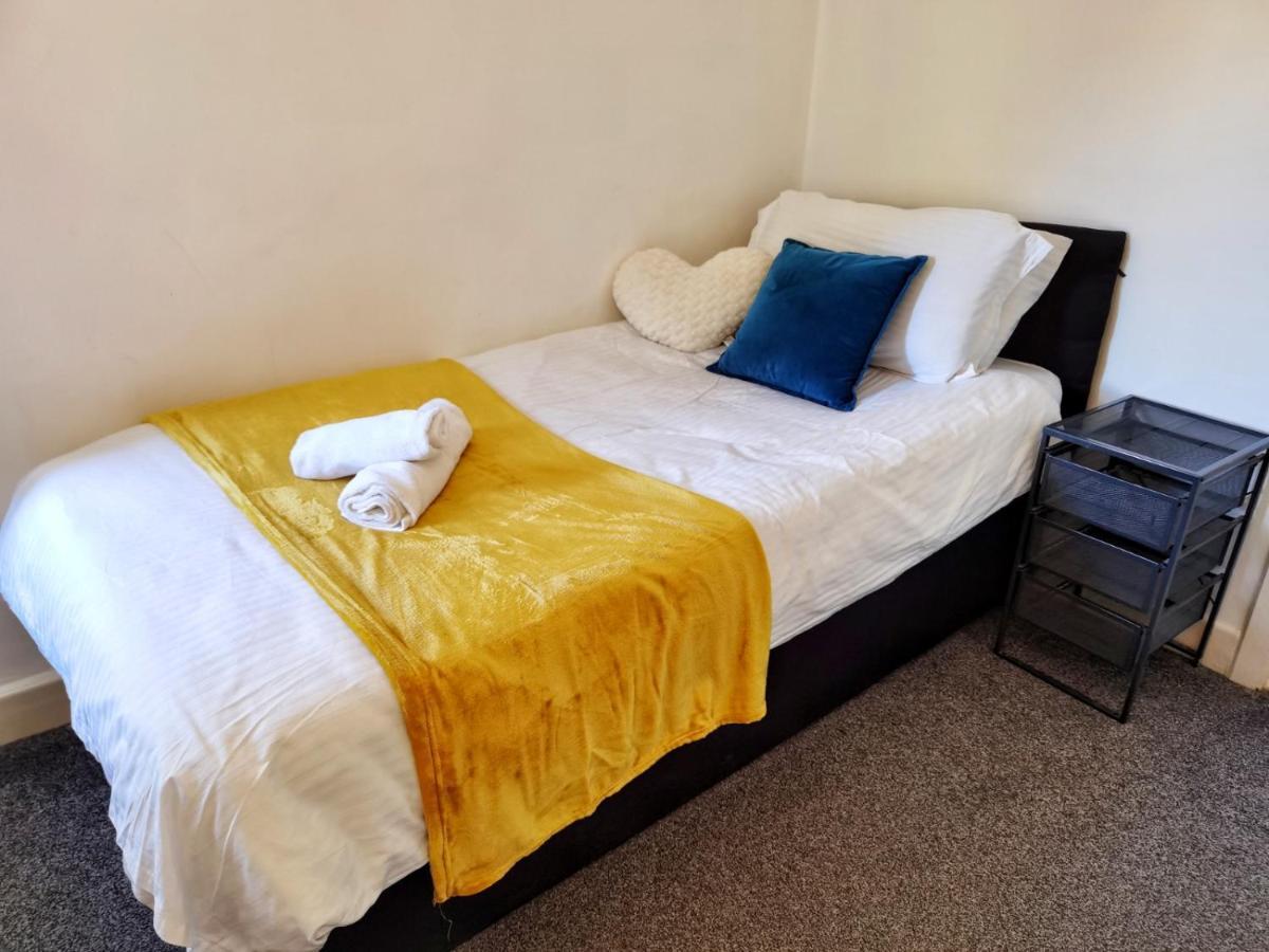 ノッティンガム Perry Road, Beautiful Large House Available For Guests And Contractors Parking Wifiヴィラ エクステリア 写真