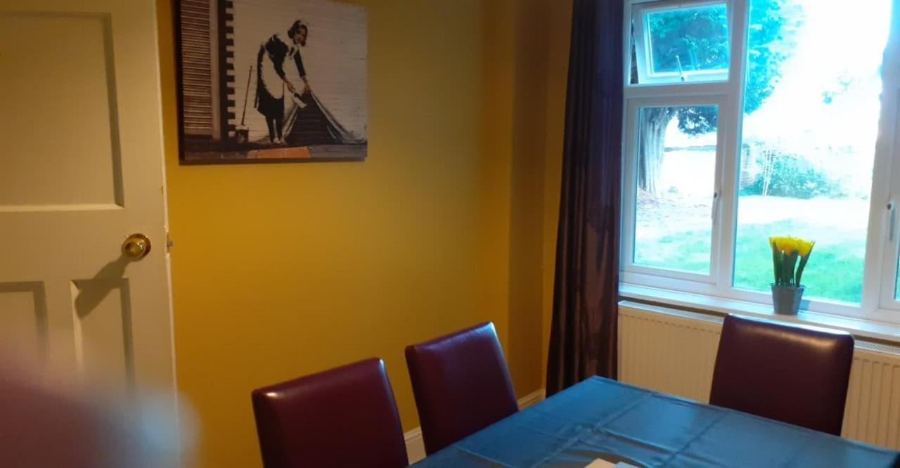 ノッティンガム Perry Road, Beautiful Large House Available For Guests And Contractors Parking Wifiヴィラ エクステリア 写真