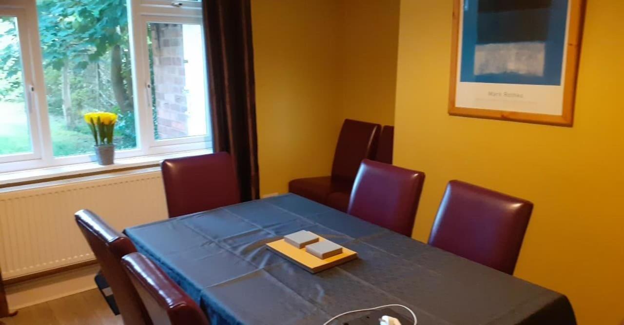 ノッティンガム Perry Road, Beautiful Large House Available For Guests And Contractors Parking Wifiヴィラ エクステリア 写真