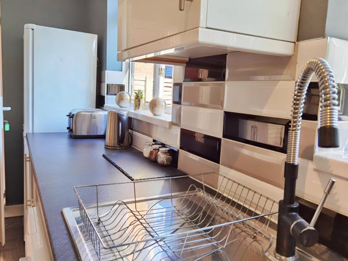 ノッティンガム Perry Road, Beautiful Large House Available For Guests And Contractors Parking Wifiヴィラ エクステリア 写真