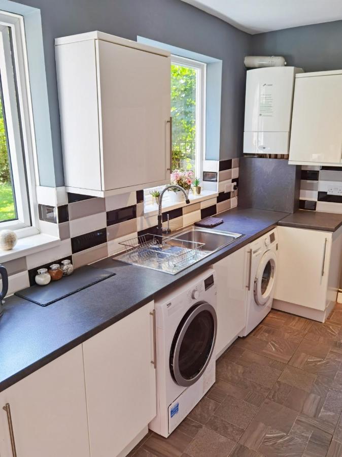 ノッティンガム Perry Road, Beautiful Large House Available For Guests And Contractors Parking Wifiヴィラ エクステリア 写真