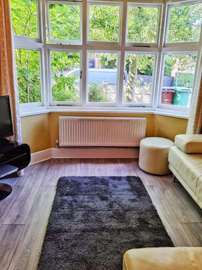 ノッティンガム Perry Road, Beautiful Large House Available For Guests And Contractors Parking Wifiヴィラ エクステリア 写真