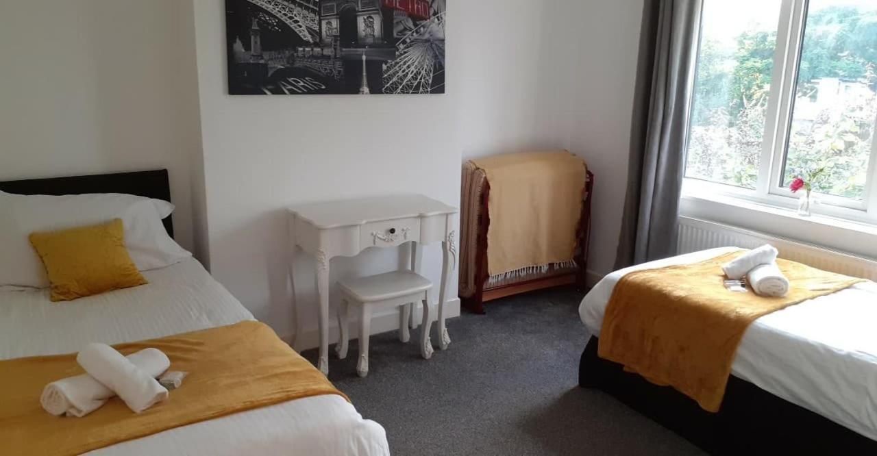 ノッティンガム Perry Road, Beautiful Large House Available For Guests And Contractors Parking Wifiヴィラ エクステリア 写真