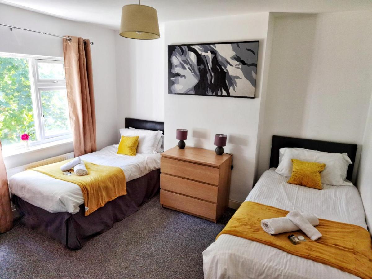 ノッティンガム Perry Road, Beautiful Large House Available For Guests And Contractors Parking Wifiヴィラ エクステリア 写真