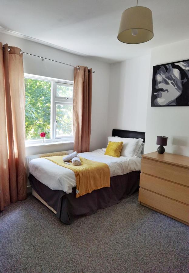 ノッティンガム Perry Road, Beautiful Large House Available For Guests And Contractors Parking Wifiヴィラ エクステリア 写真